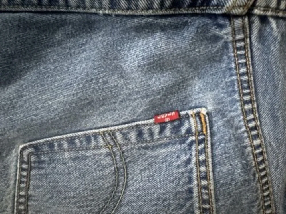Vintage Levi’s 501 Jeans Made in USA 36x32 Button Fly 90s Original Fit Denim